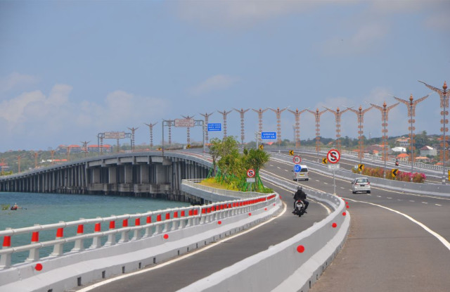 Jalur Khusus Kendaraan Roda Dua pada Jalan Tol Bali Mandara