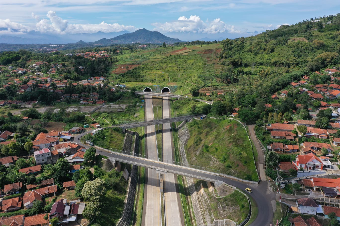 Segera Beroperasi Penuh, Konektivitas di Jawa Barat Bertambah Hadirnya Jalan Tol Cisumdawu