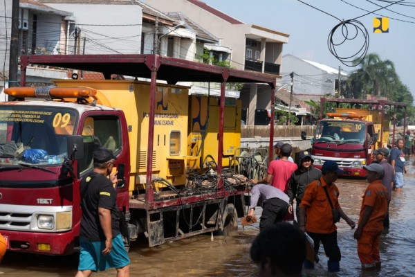 Menteri PU Respon Cepat Banjir Jabodetabek, Kerahkan Pompa Mobile di 14 Titik